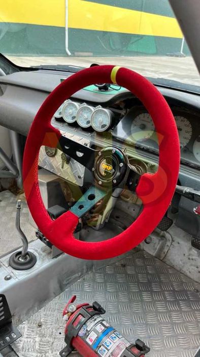 Руль OMP вынос замша красный