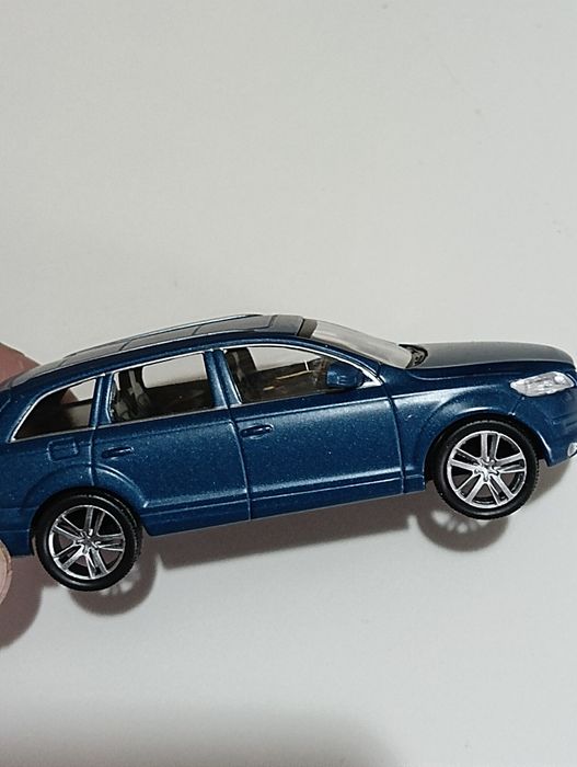 Модель Ауди Q7  1/43