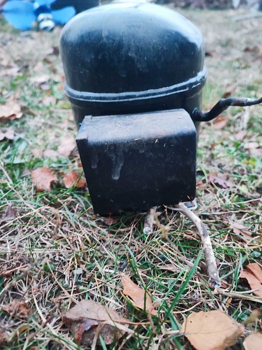 Компресор от хладилник работещ