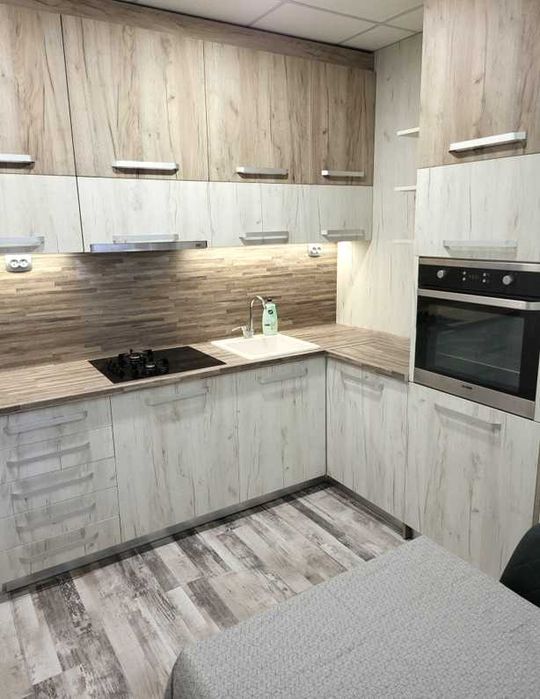 Голям двустаен апартамент с отделна кухня след ремонт до метро Надежда