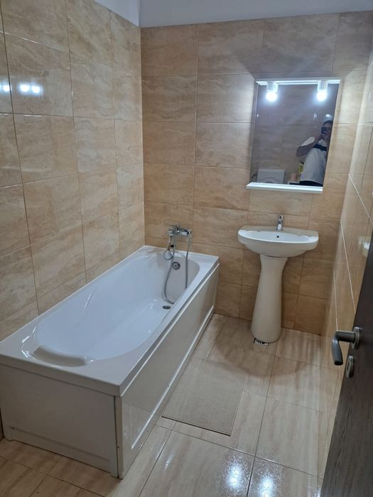 Inchiriez apartament  decomandat Rams  Residence