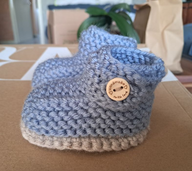 Ръчно плетени бебешки терлички