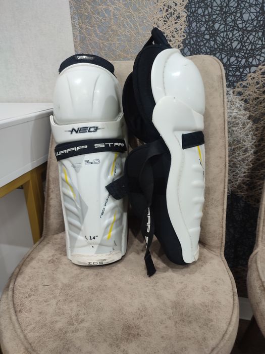 Хоккейные щитки.