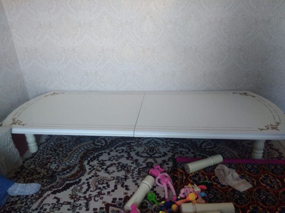 продается без стулья стол