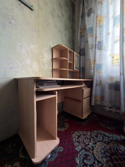 стол письменный.