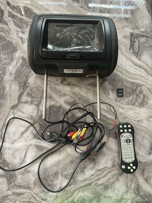 Подглавник за кола/ DVD