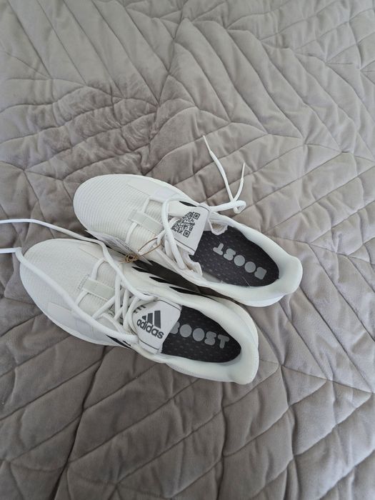 Продам оригинальные кроссовки Adidas