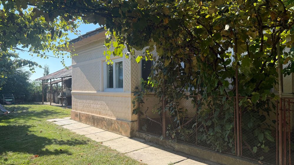 Casă 3 camere, Stăncești, 1600 mp, + teren adiacent disponibil