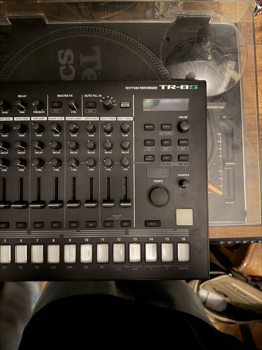 Roland Tr-8S groovebox
