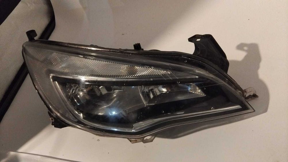 Far stanga-dreapta Opel Astra J an 2013 Facelift