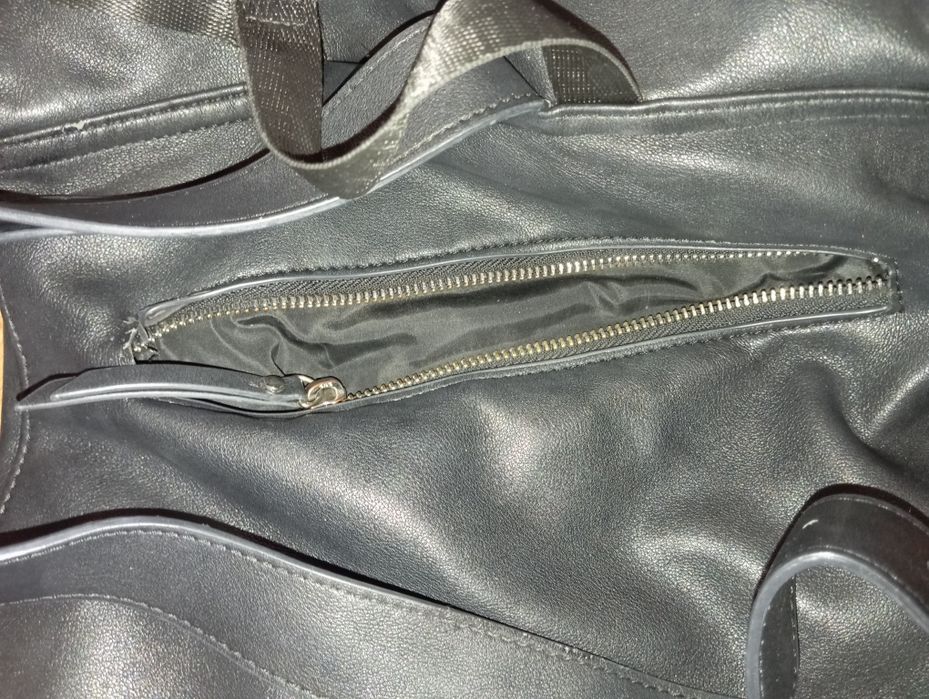 Раница Desigual с леки забележки, които не се виждат при носене