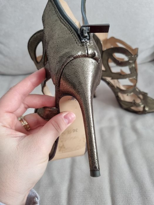 Sandale din piele cu toc