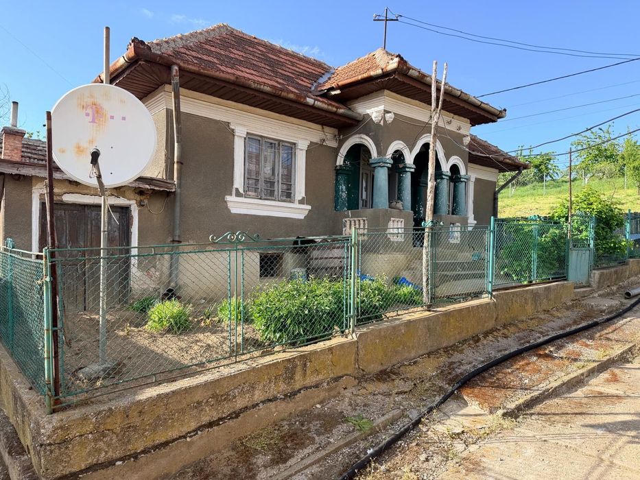 Vand casa si teren