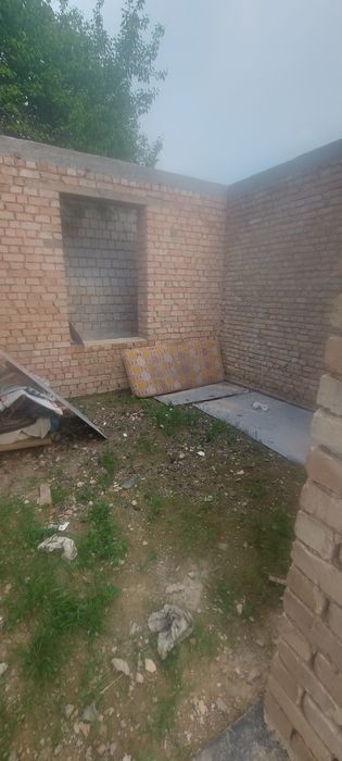 Hovli sotiladi 5 xona