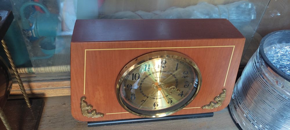 Часы янтарь кварцевые