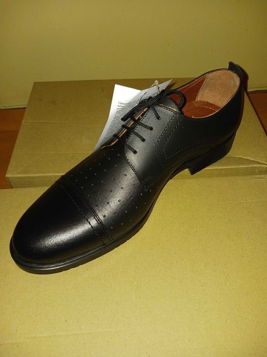 Обувки естествена кожа 42 нови.