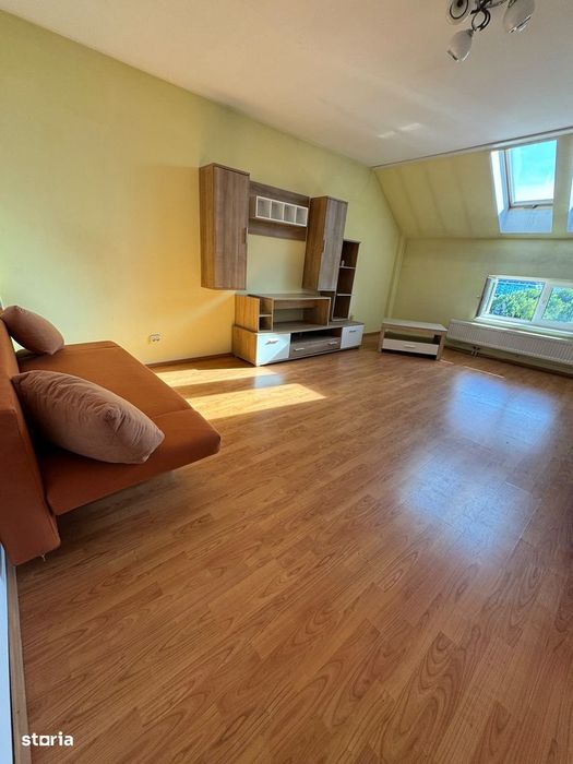 Apartament 3 camere de închiriat – zona KFC + lift