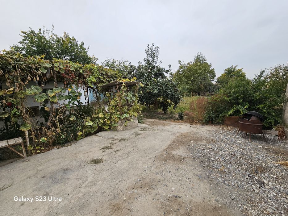 Xovli uy sotiladi 13 sotix 5 xona