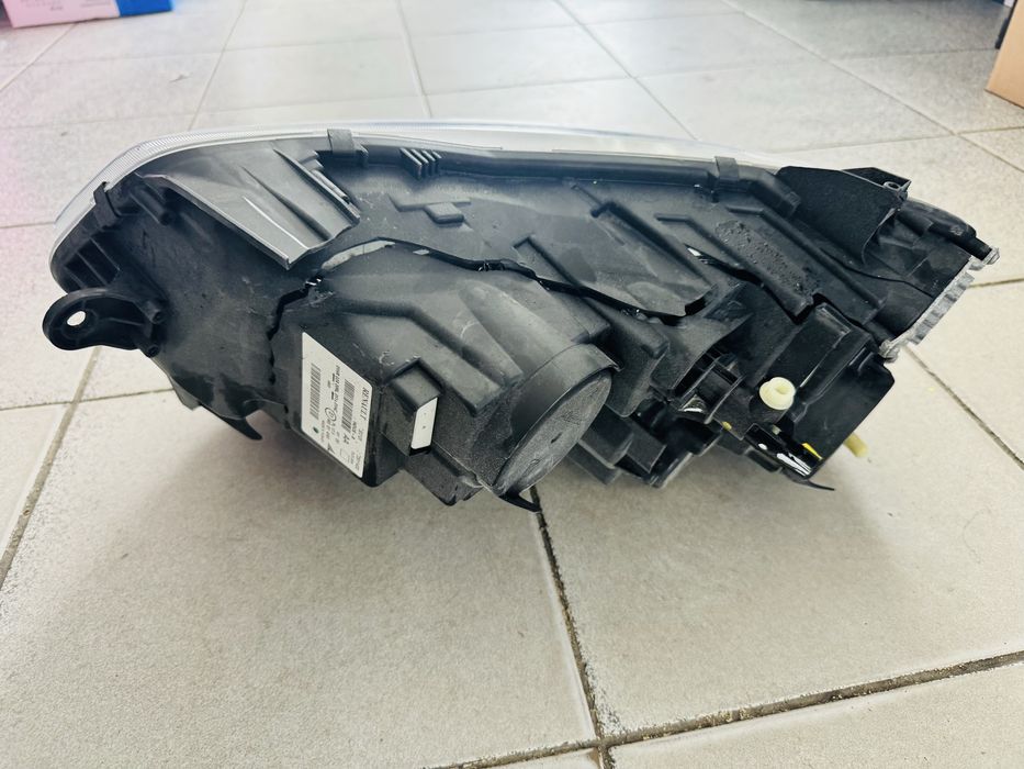 Far dreapta carcasa crapata Dacia Duster 2