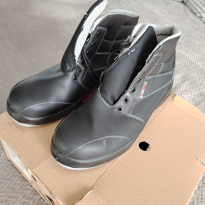 Bacanci din piele noi