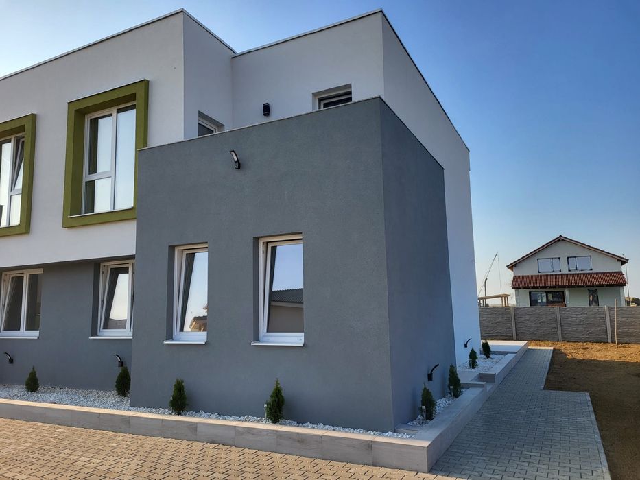 4 Case insiruite in Mosnita Nouă de inchiriat. Posibilitate Asociere in afacere