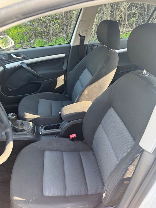 Продавам skoda octavia