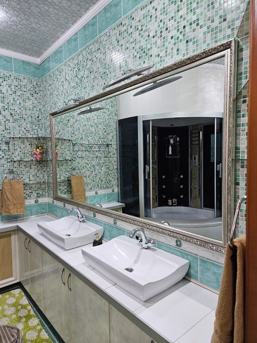 Зеркало в раме с подсветкой