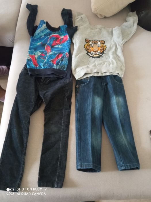 Продавам запазени детски дрехи