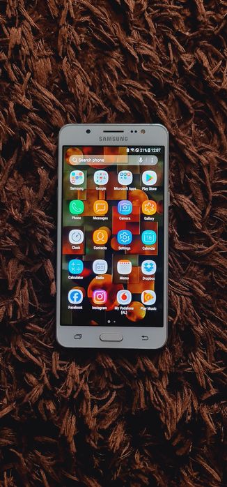 Samsung.         .