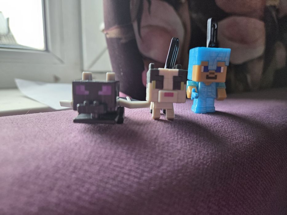 Обменяю фигурки из киндер minecraft