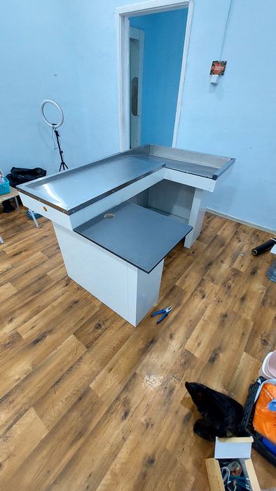 Кассовый стол с широким накопителем