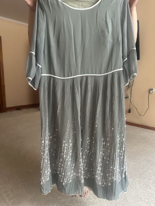 Платье                .