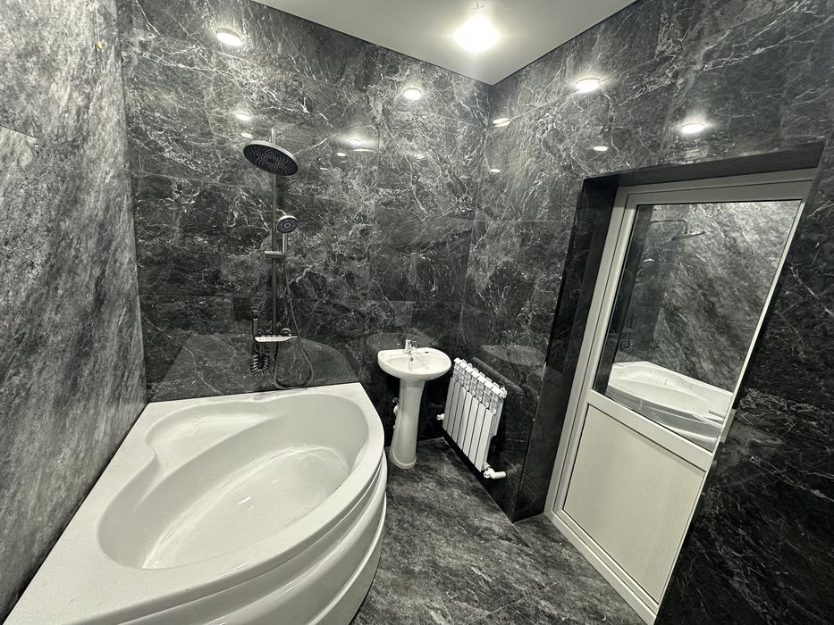 Urganch shaxarda 2 etaj va podval li hovli joy sotiladi