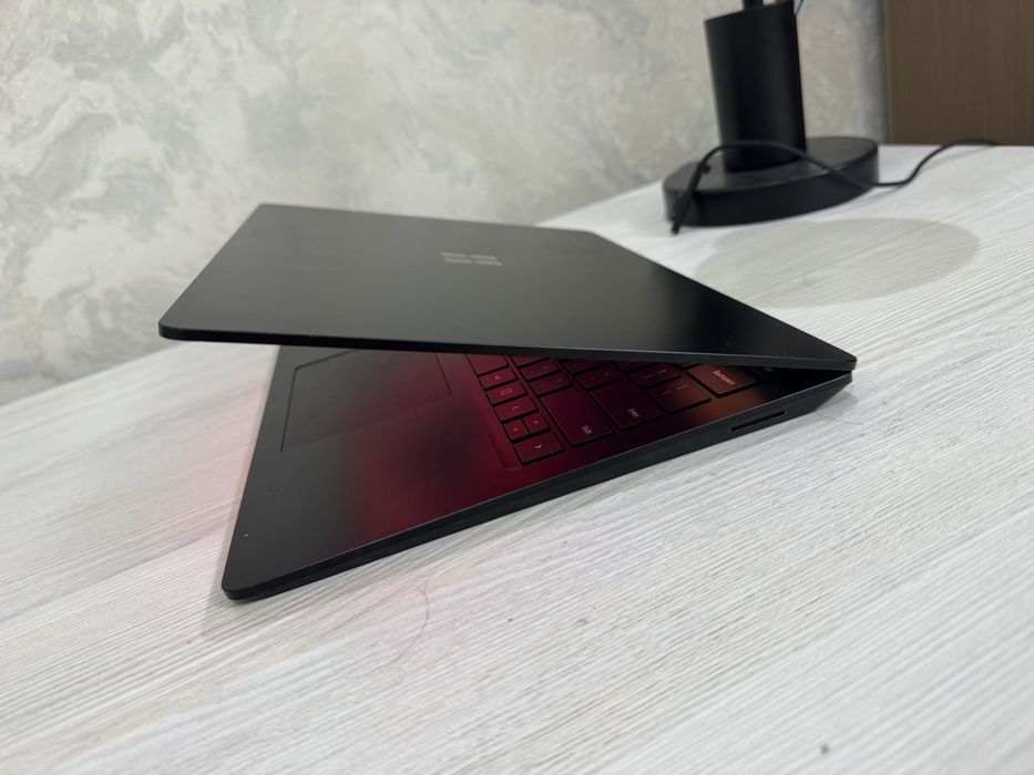 Microsoft Surface Laptop