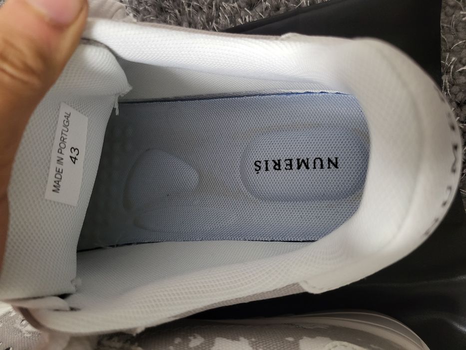 Numeris grey and white