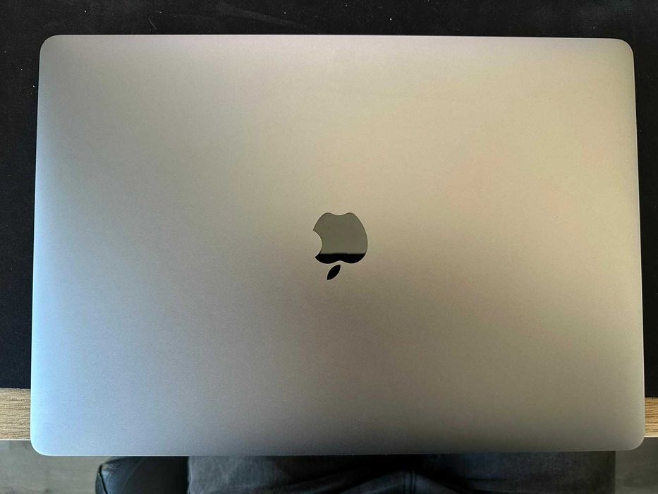 MacBook Pro 15" 2019 | i7 2.6GHz | 16GB RAM | 256GB SSD | Touch Bar