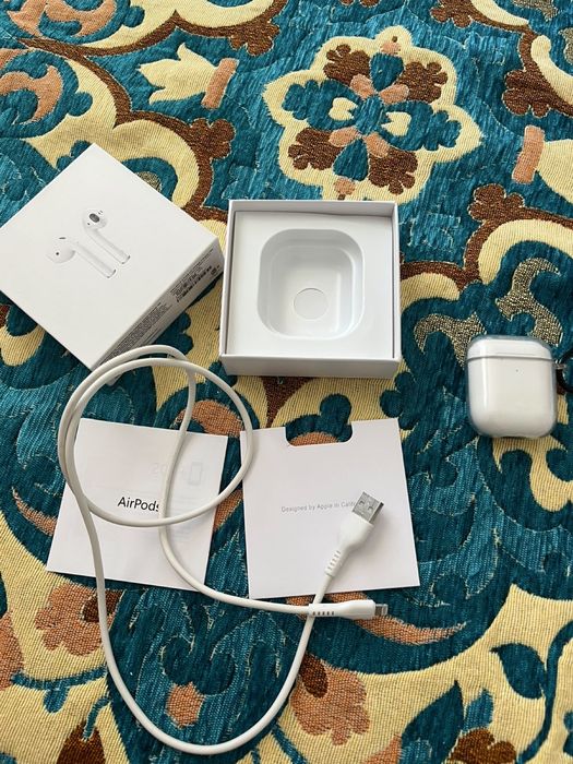 Продам AirPods 1
