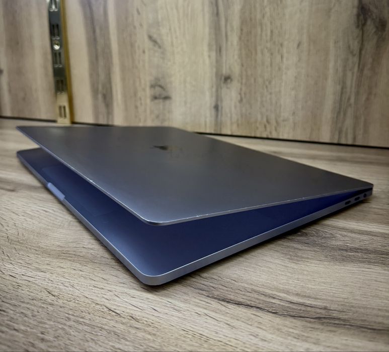 Macbook Pro 16inch 64/1TB i9