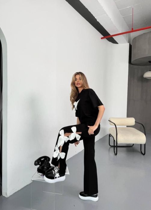 Trening damă cu fundițe