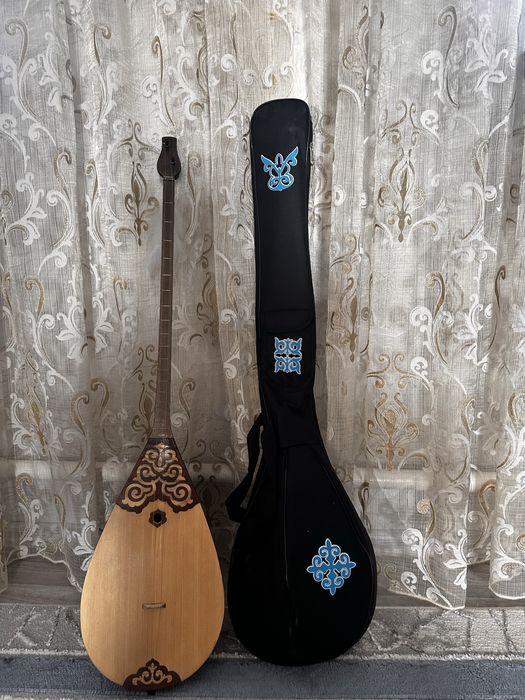 Продам домбыра хороший почти новый без сарапин без трещин