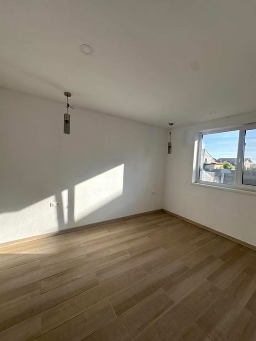 Vand Apartament SAD cu teren 180mp