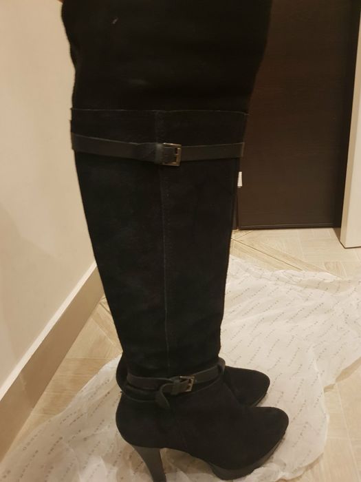 Чизми от естествен велур с ток