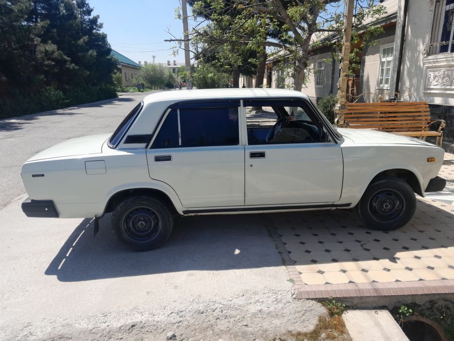 Vaz 2107 sotiladi