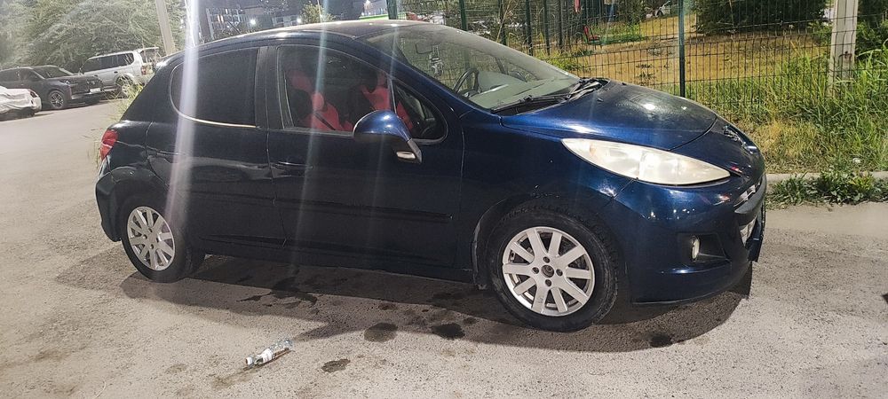 Автомобиль пежо 207