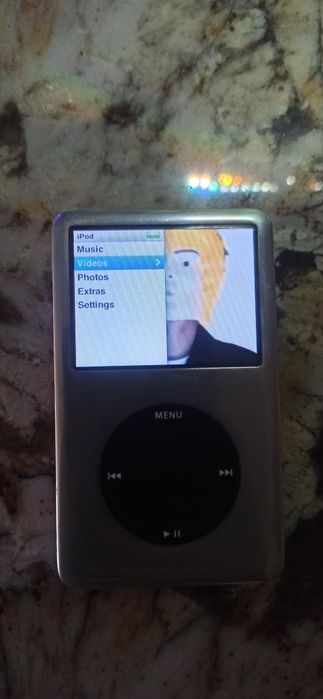 Ipod Classic 80gb с нова батерия + захранващ и видео кабел