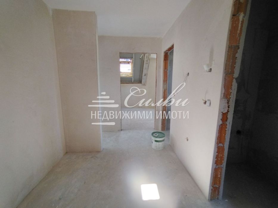 Тристаен апартамент в НОВОСТРОЯЩА СЕ жилищна сграда - Пети полк