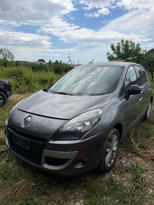Dezmembrez Renault Scenic 1.5 dci