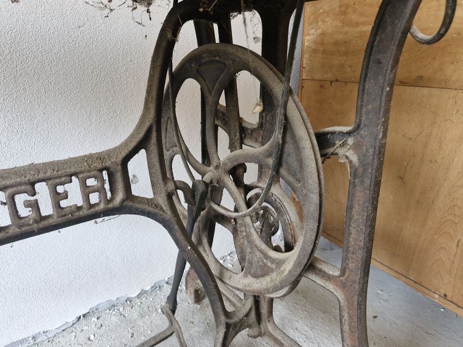 Mașina de cusut Singer
