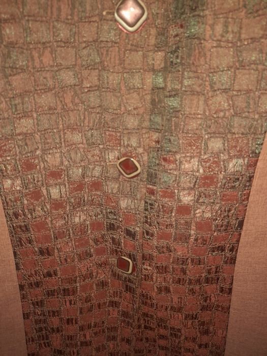 Елегантен дамски костюм