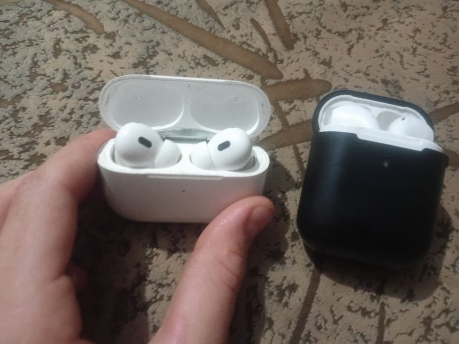 Продам наушники две штуки